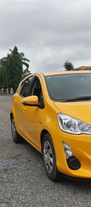 Toyota Aqua 2015 Yellow