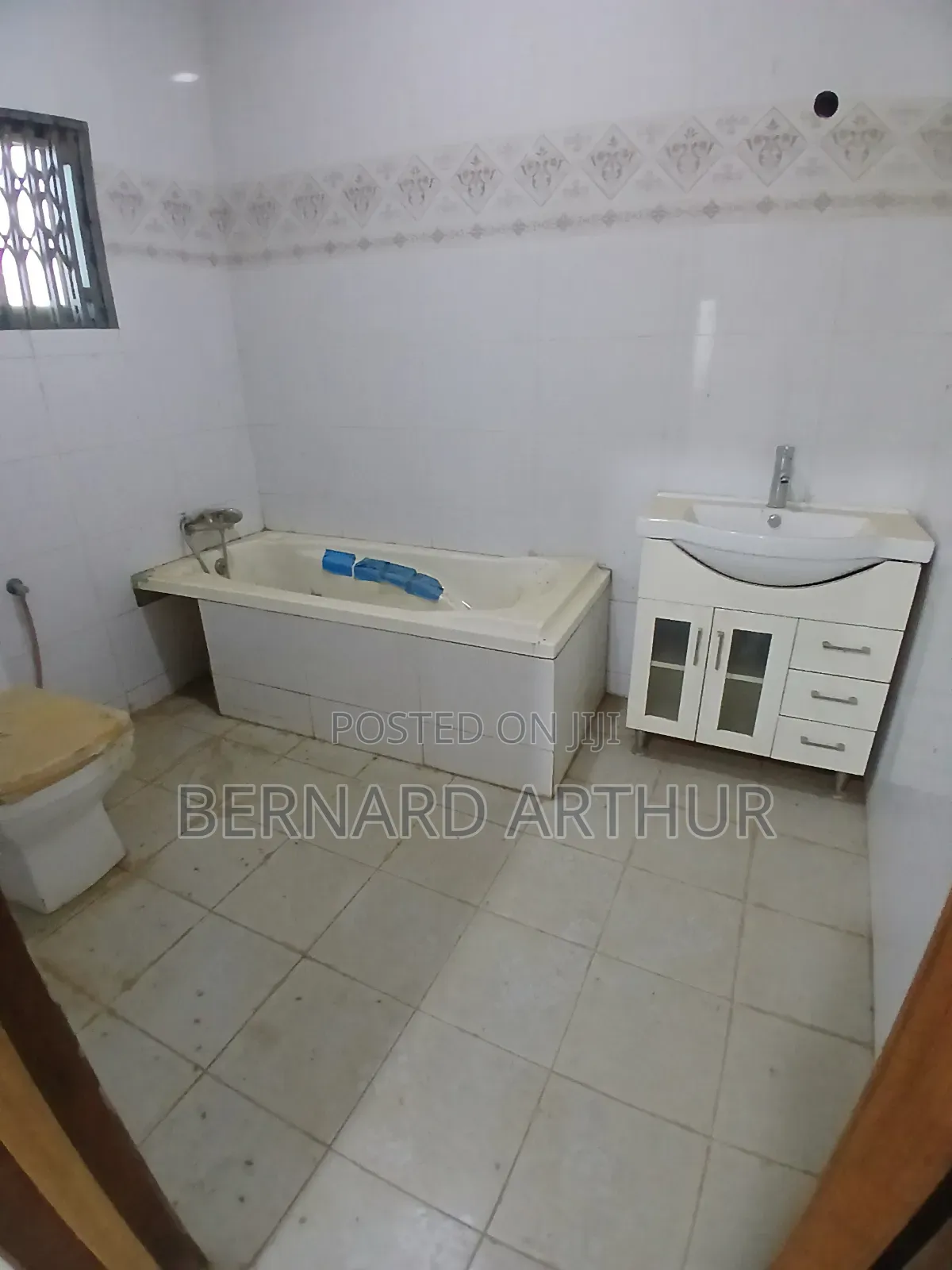 5bdrm Mansion in Bernard Agency, Amasaman for rent