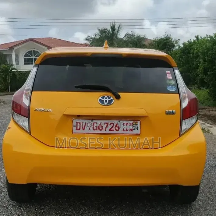 Toyota Aqua 2015 Yellow