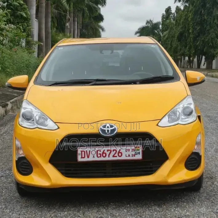 Toyota Aqua 2015 Yellow