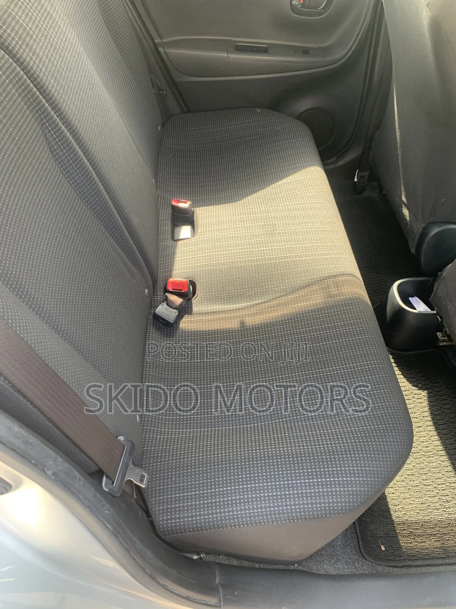 Toyota Vitz 2015 Silver
