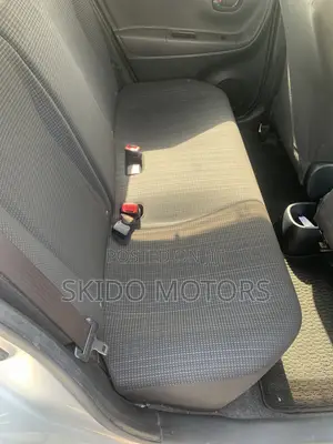 Toyota Vitz 2015 Silver