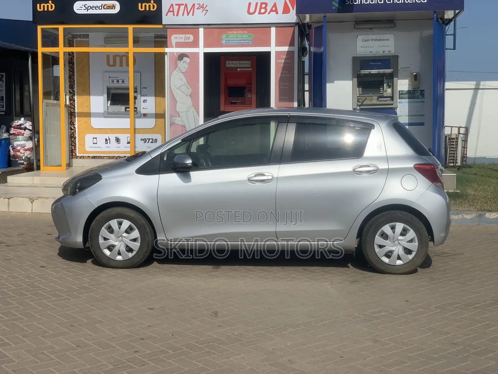 Toyota Vitz 2015 Silver