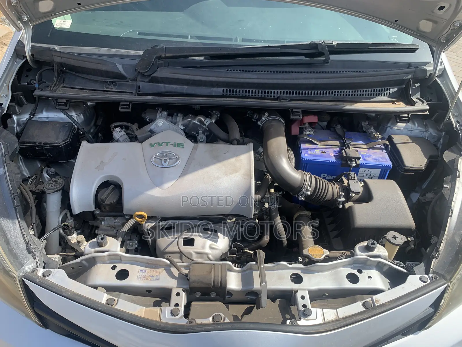 Toyota Vitz 2015 Silver