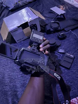 Canon EOS 750D DSLR Camera + 18-55mm Lens
