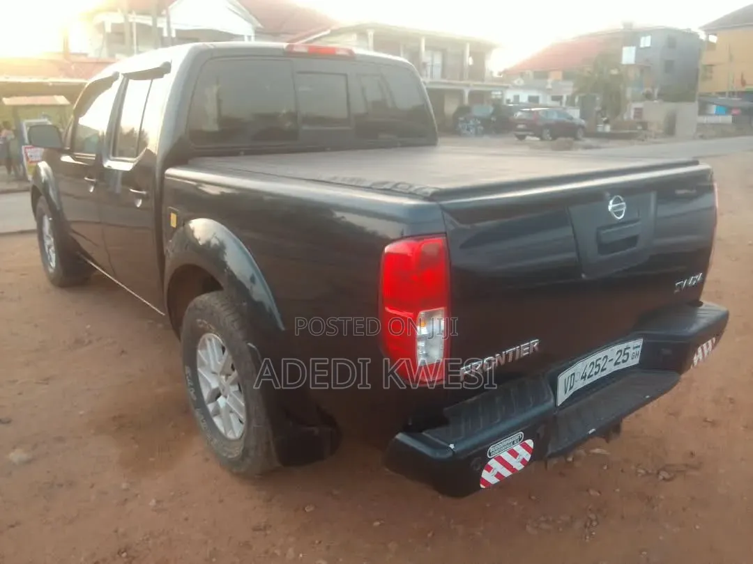Nissan Navara 2015 Black