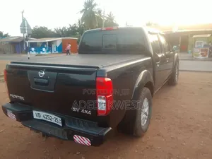 Nissan Navara 2015 Black