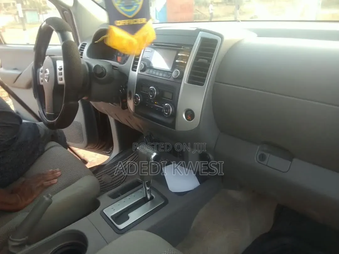 Nissan Navara 2015 Black