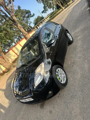 Toyota Vitz 2010 Black