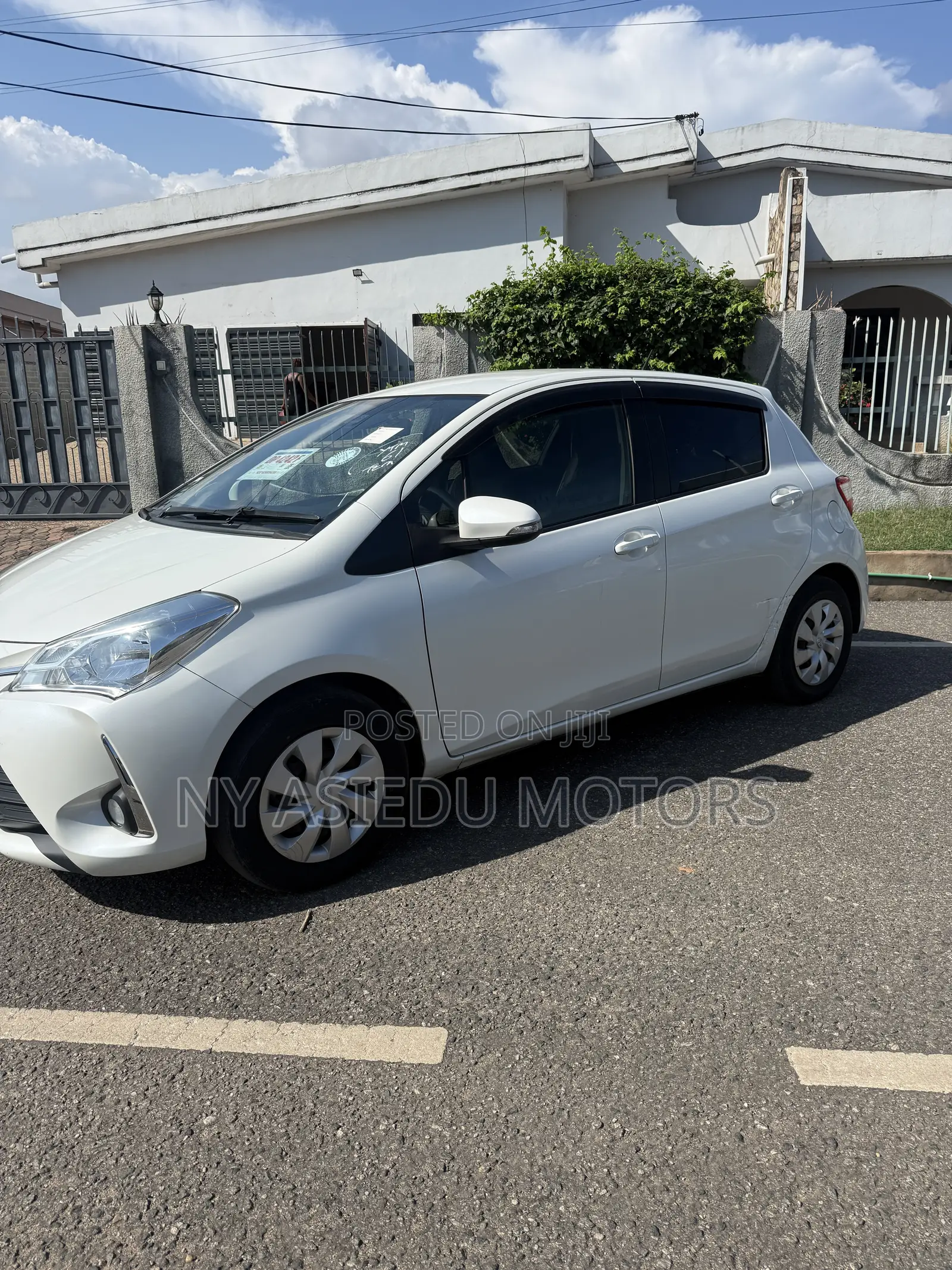 Toyota Vitz 1.3 FWD 5dr 2017 White