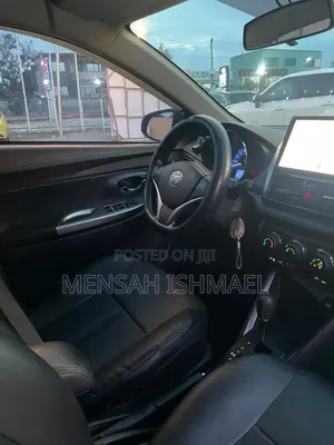 Toyota Yaris L Hatchback 5dr 2017 Red