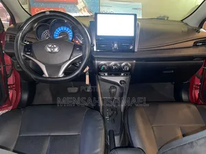 Toyota Yaris L Hatchback 5dr 2017 Red