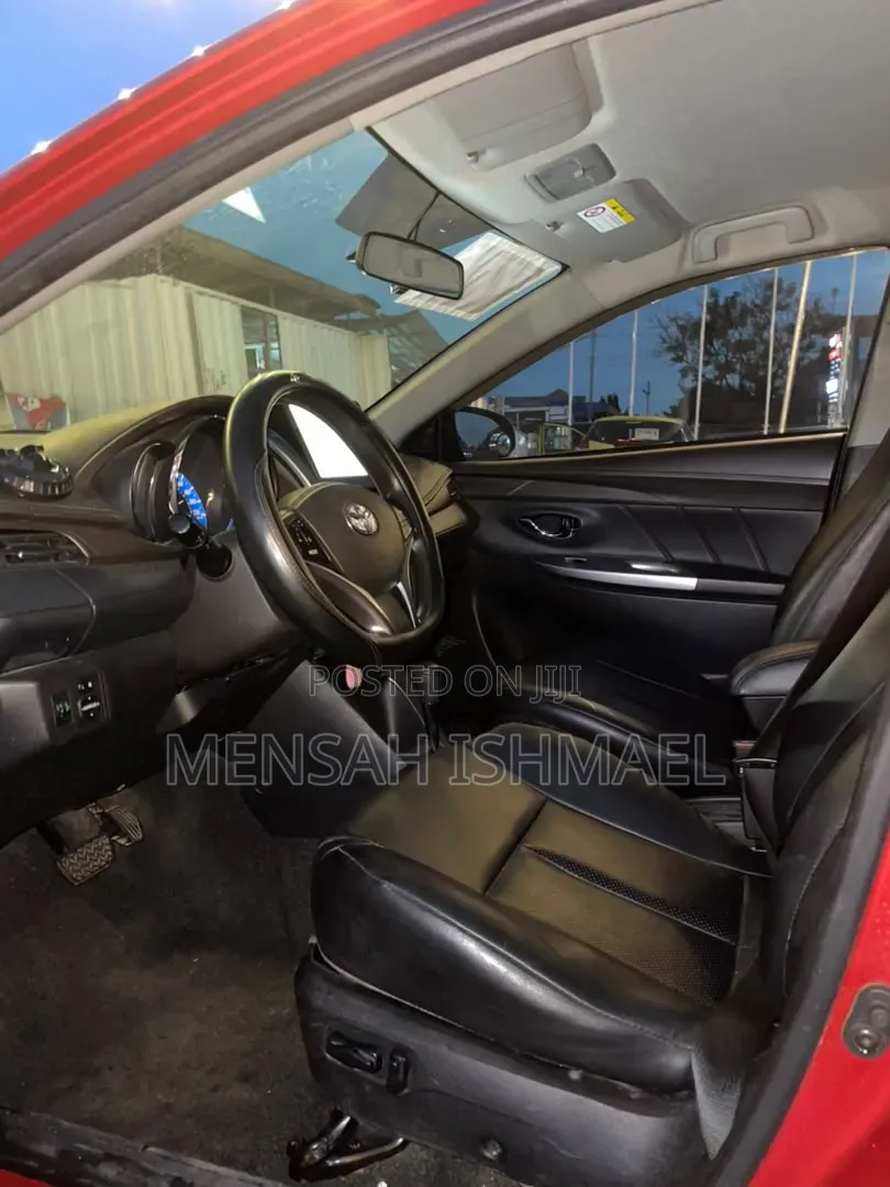 Toyota Yaris L Hatchback 5dr 2017 Red