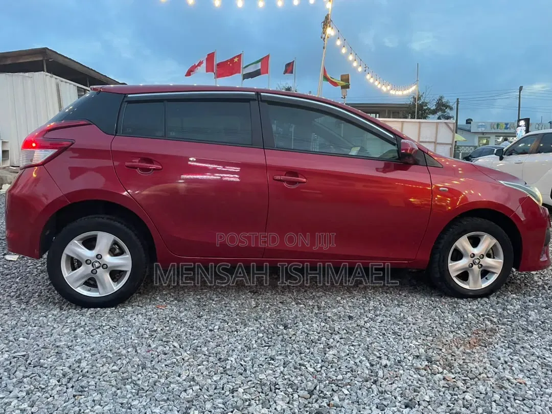 Toyota Yaris L Hatchback 5dr 2017 Red