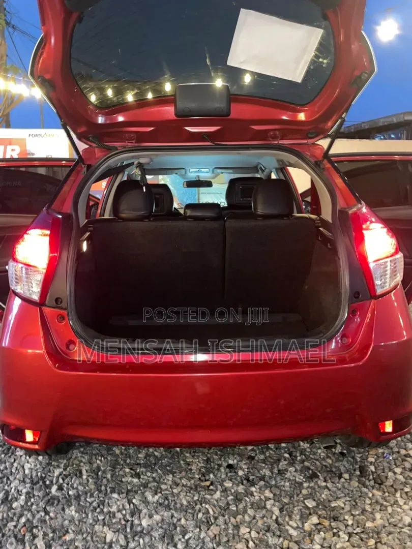 Toyota Yaris L Hatchback 5dr 2017 Red