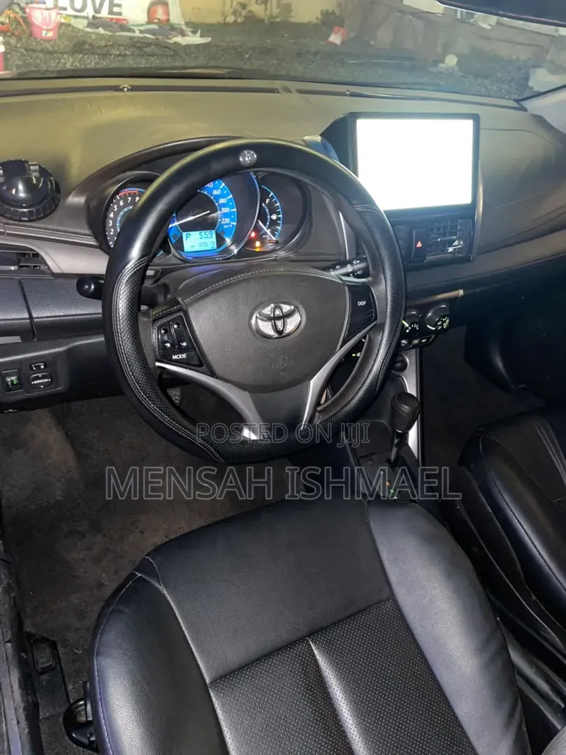 Toyota Yaris L Hatchback 5dr 2017 Red
