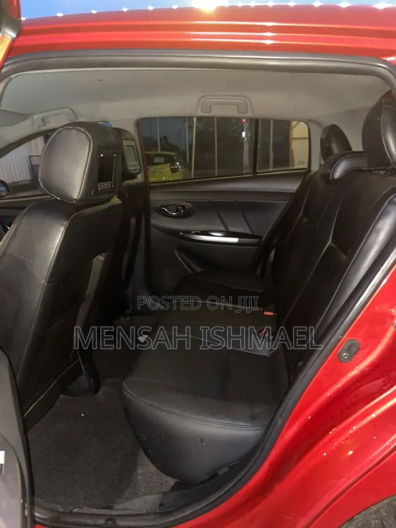 Toyota Yaris L Hatchback 5dr 2017 Red