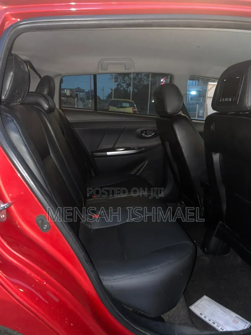 Toyota Yaris L Hatchback 5dr 2017 Red
