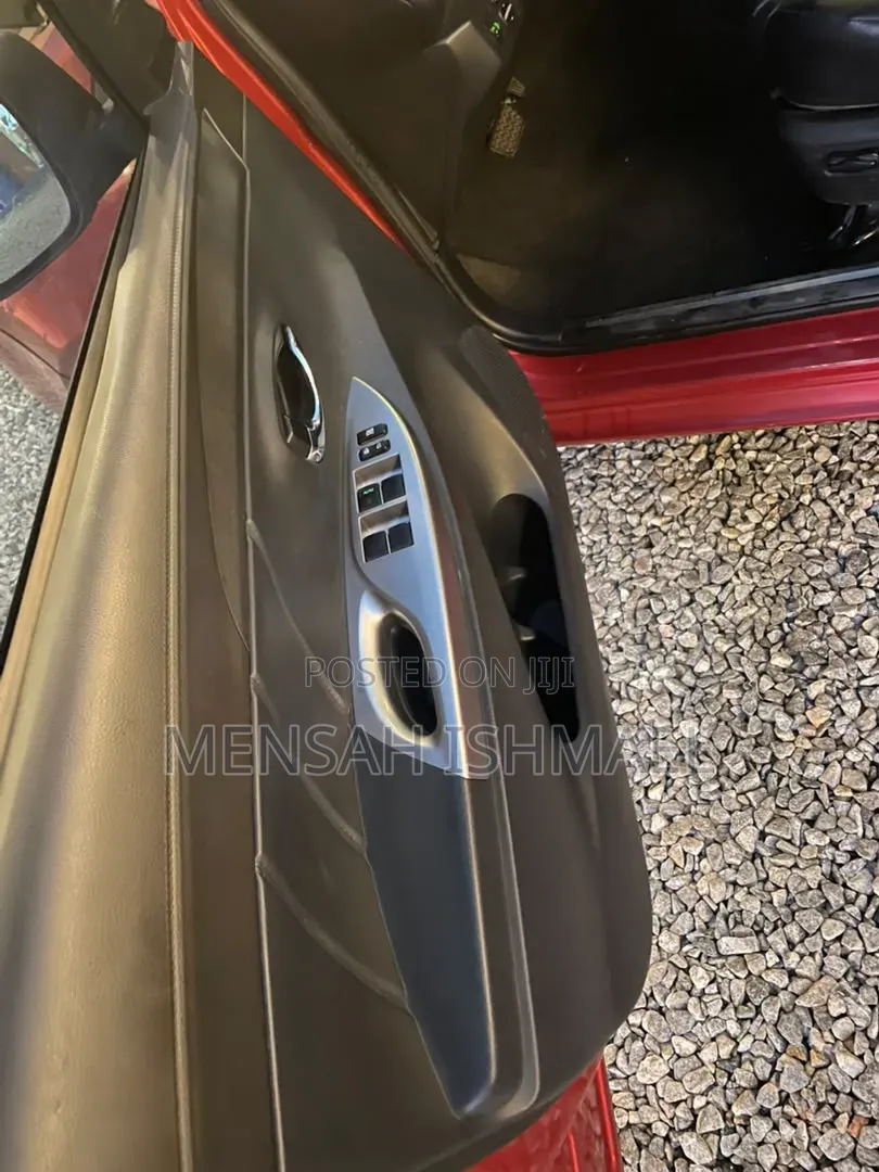 Toyota Yaris L Hatchback 5dr 2017 Red