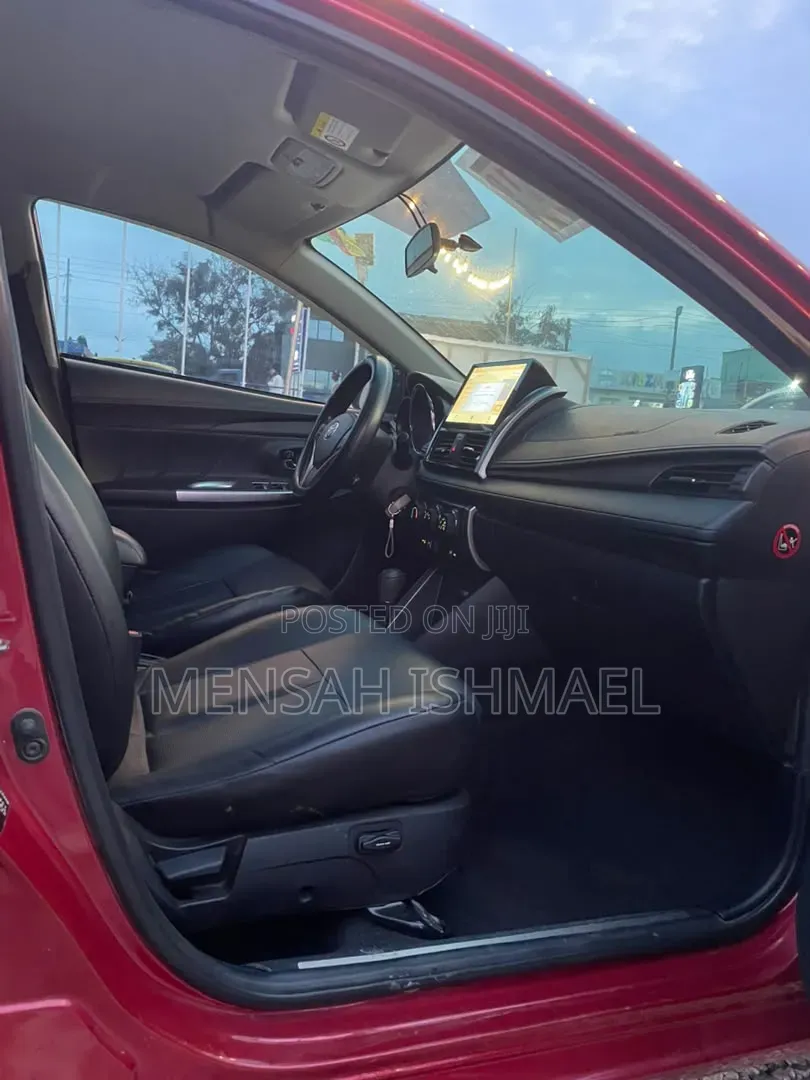 Toyota Yaris L Hatchback 5dr 2017 Red