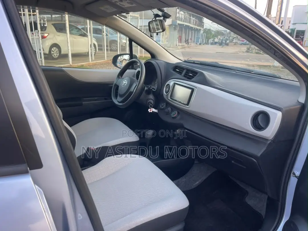 Toyota Vitz 1.3 FWD 5dr 2012 Blue