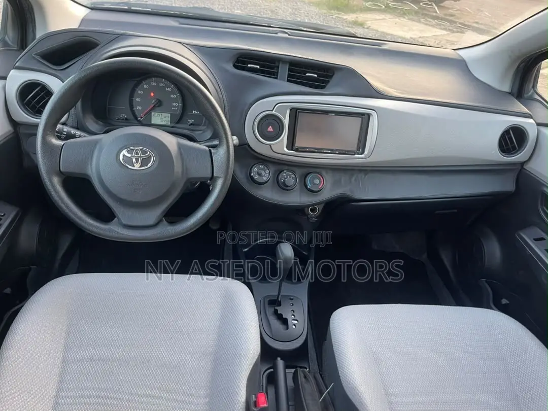 Toyota Vitz 1.3 FWD 5dr 2012 Blue