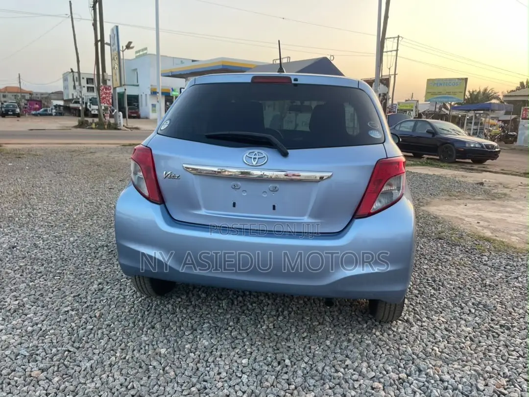 Toyota Vitz 1.3 FWD 5dr 2012 Blue