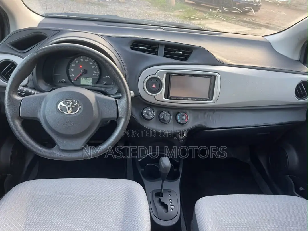 Toyota Vitz 1.3 FWD 5dr 2012 Blue