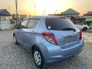 Toyota Vitz 1.3 FWD 5dr 2012 Blue