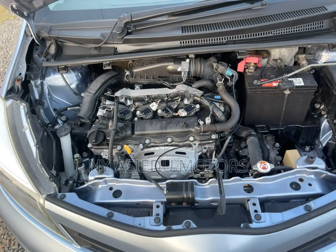 Toyota Vitz 1.3 FWD 5dr 2012 Blue