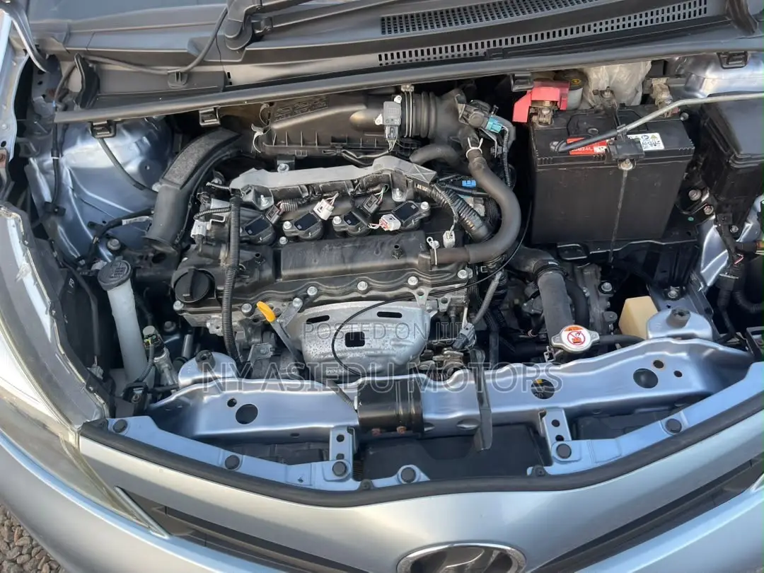 Toyota Vitz 1.3 FWD 5dr 2012 Blue