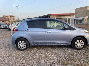 Toyota Vitz 1.3 FWD 5dr 2012 Blue