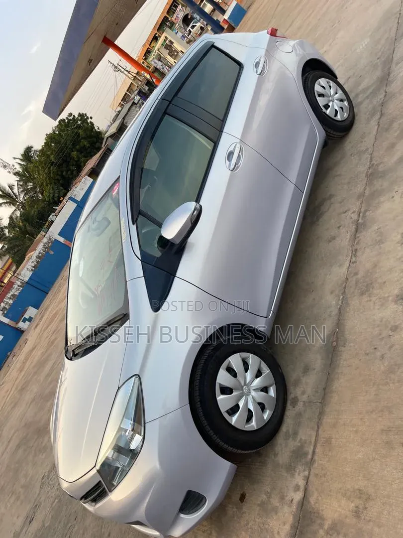 Toyota Vitz 2014 Purple