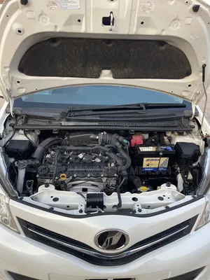 Toyota Vitz 1.3 AWD 5dr 2014 White