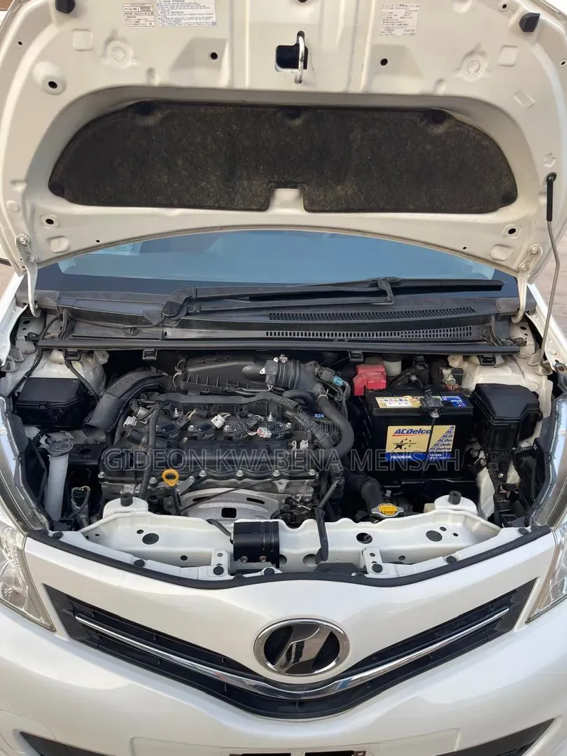 Toyota Vitz 1.3 AWD 5dr 2014 White