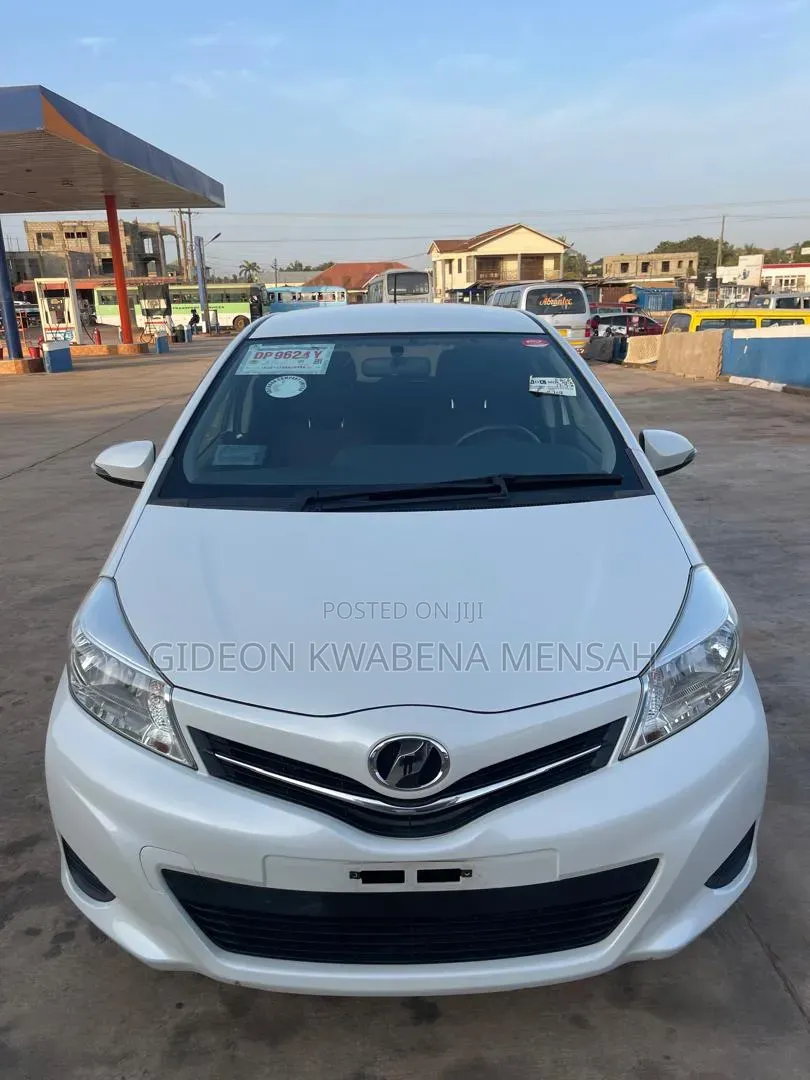Toyota Vitz 1.3 AWD 5dr 2014 White