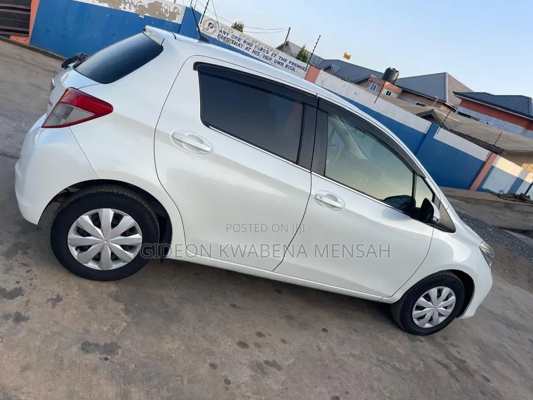 Toyota Vitz 1.3 AWD 5dr 2014 White