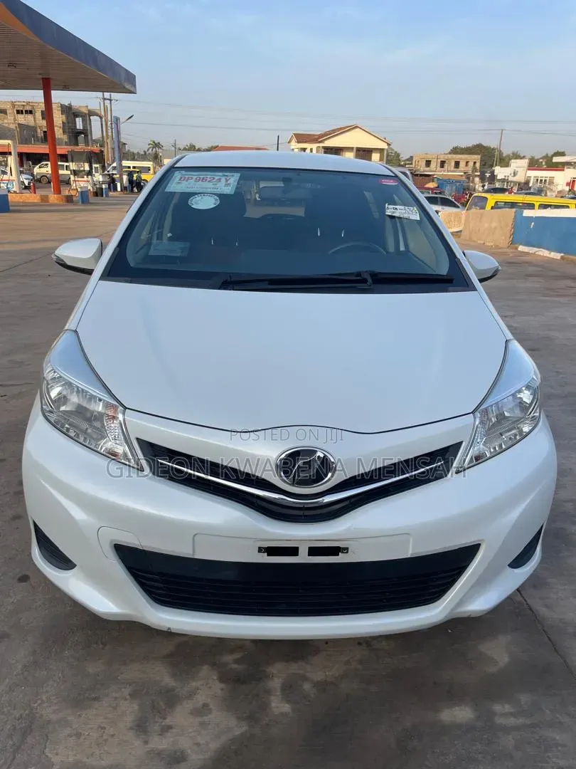 Toyota Vitz 1.3 AWD 5dr 2014 White