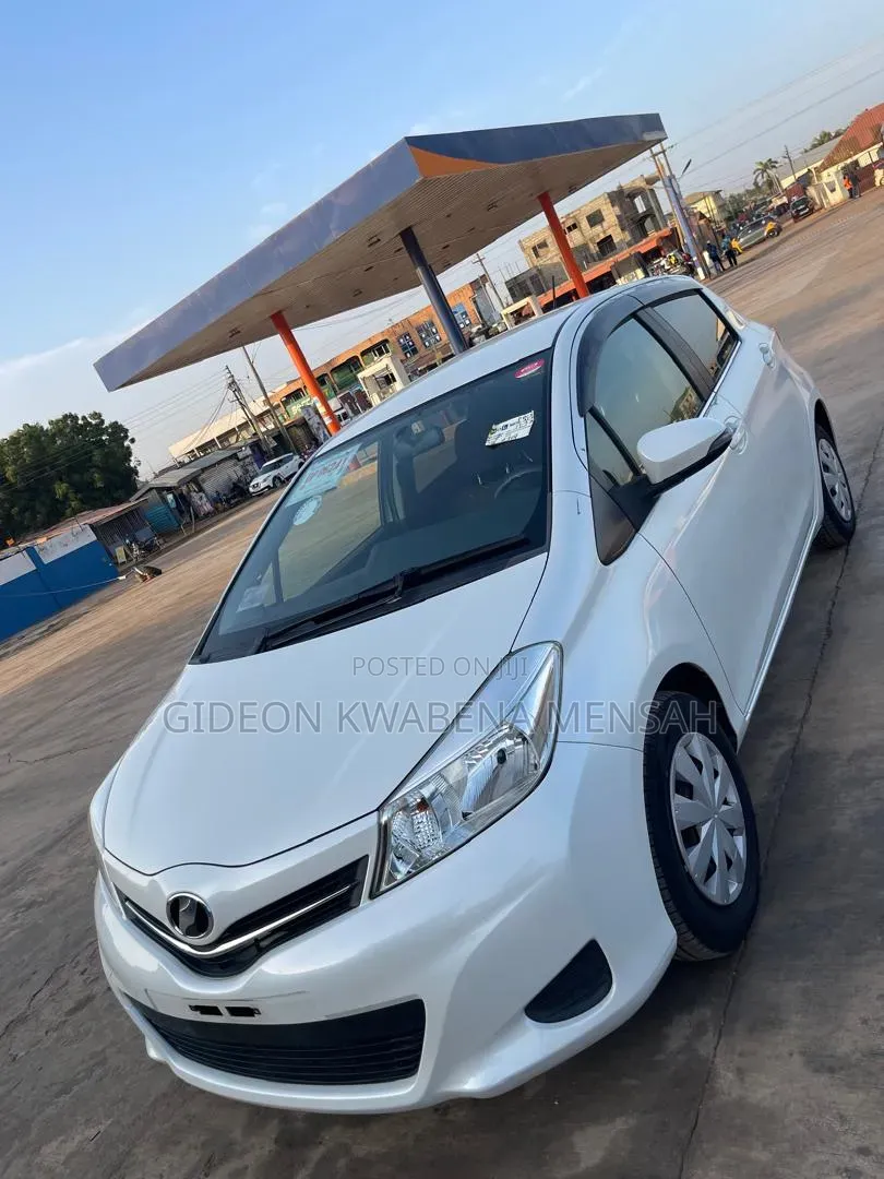 Toyota Vitz 1.3 AWD 5dr 2014 White