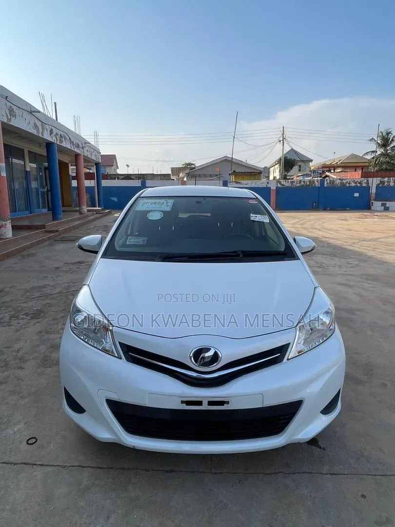 Toyota Vitz 1.3 AWD 5dr 2014 White