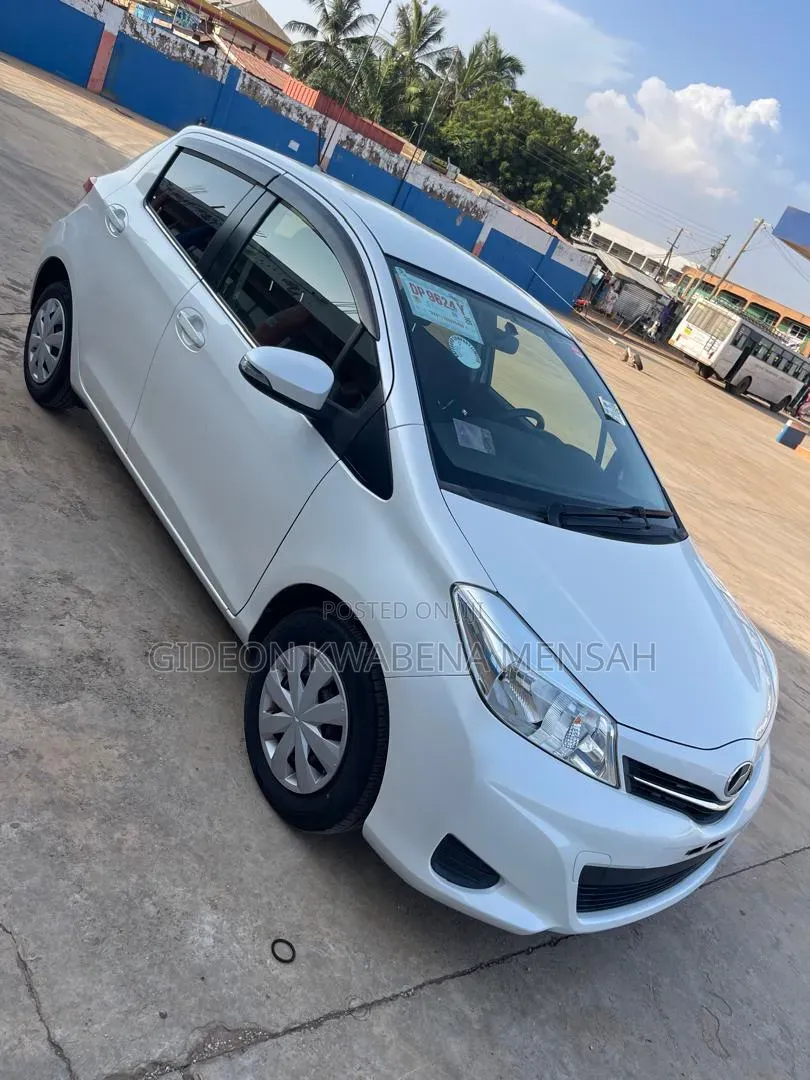 Toyota Vitz 1.3 AWD 5dr 2014 White