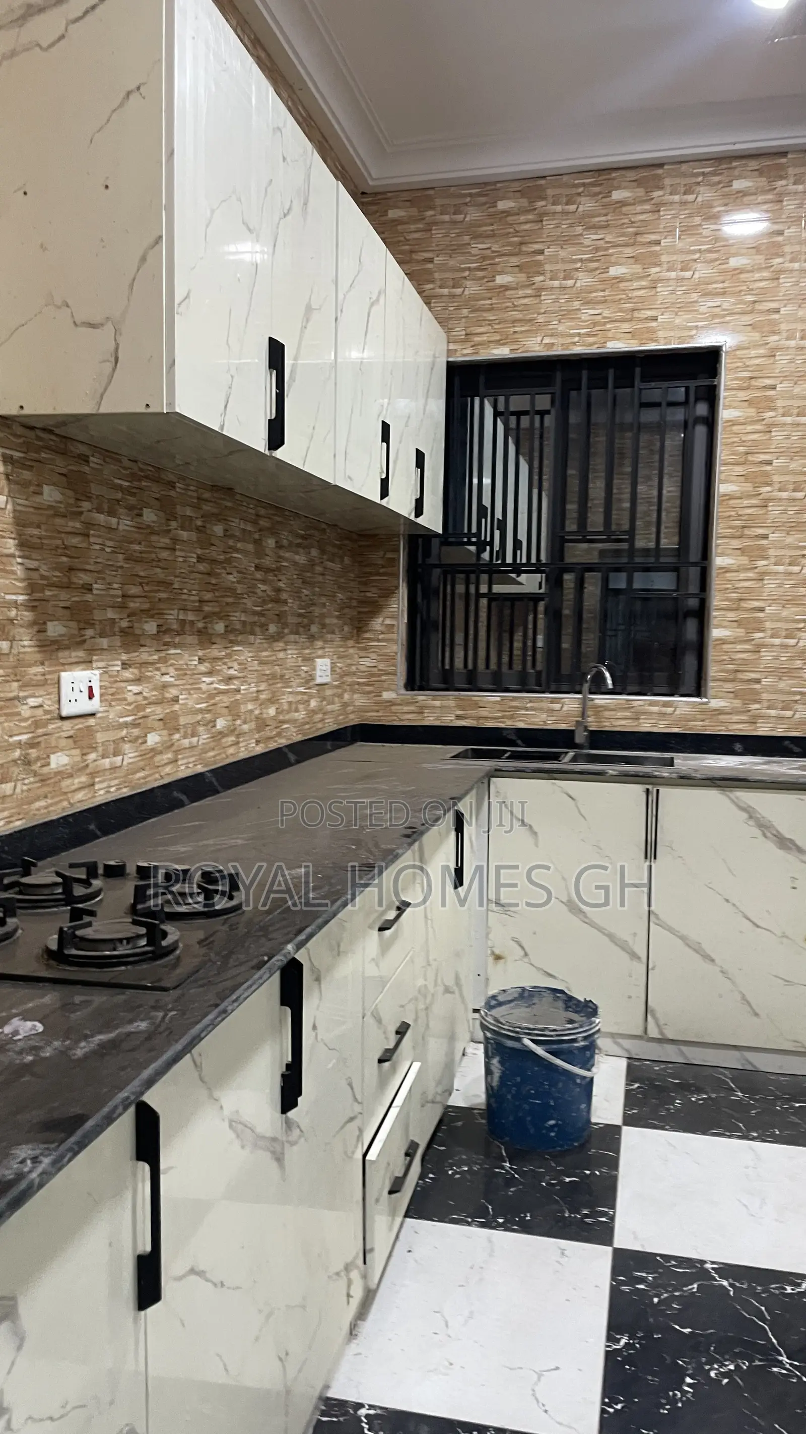 2bdrm Apartment in Lakeside for rent