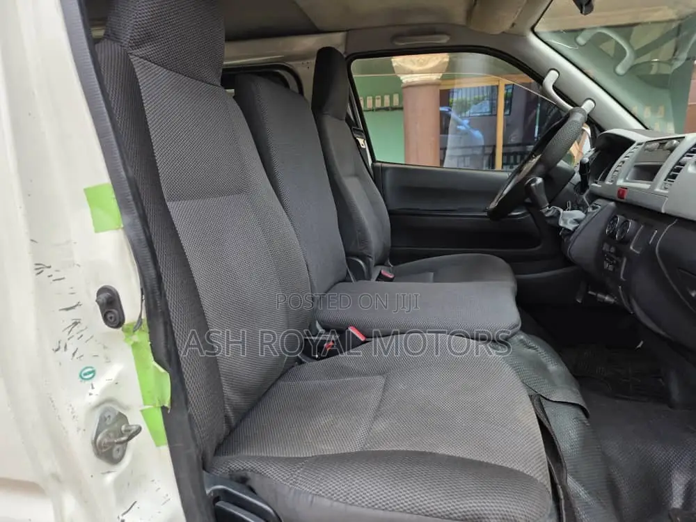 Toyota HiAce 2013 White