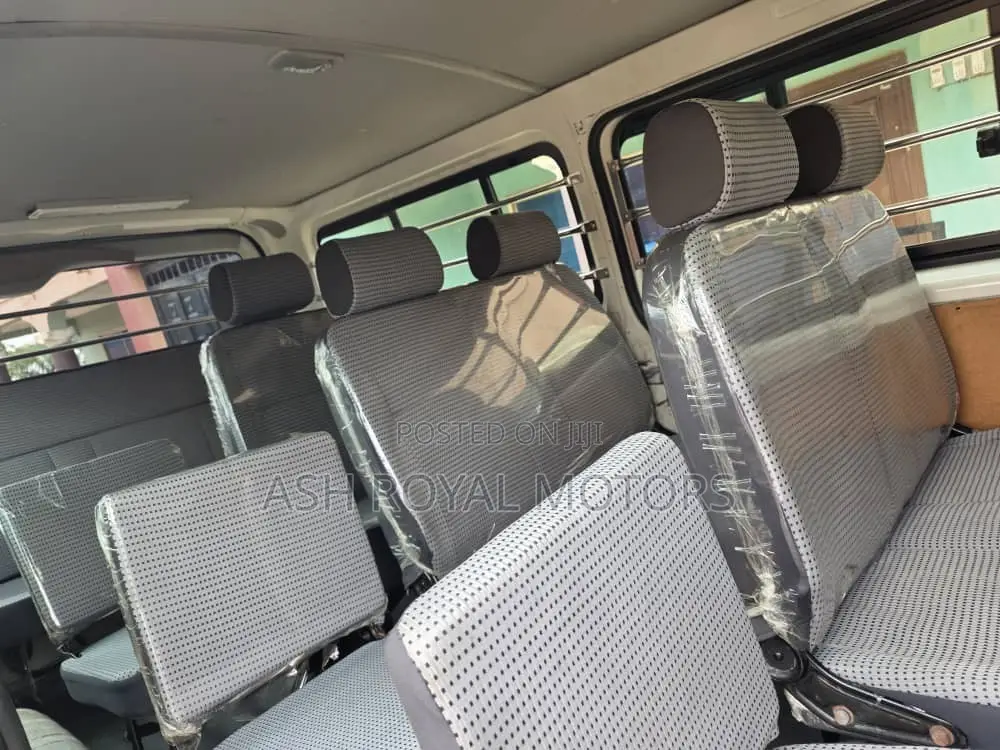 Toyota HiAce 2013 White