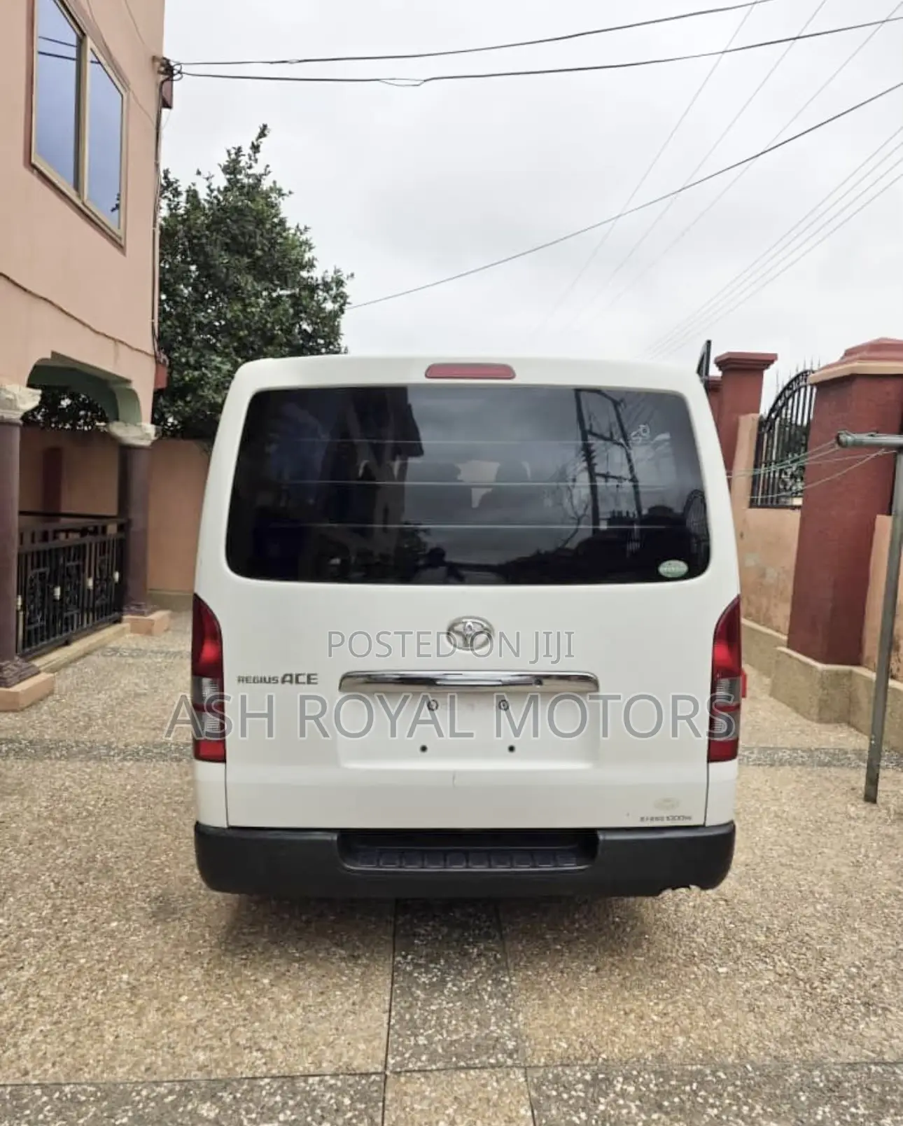 Toyota HiAce 2013 White