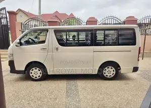 Toyota HiAce 2013 White