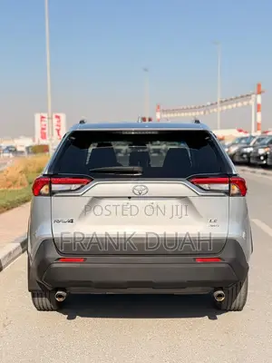 Toyota RAV4 LE 2021 Silver