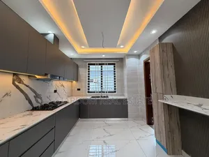 2bdrm Apartment in Lakeside for rent