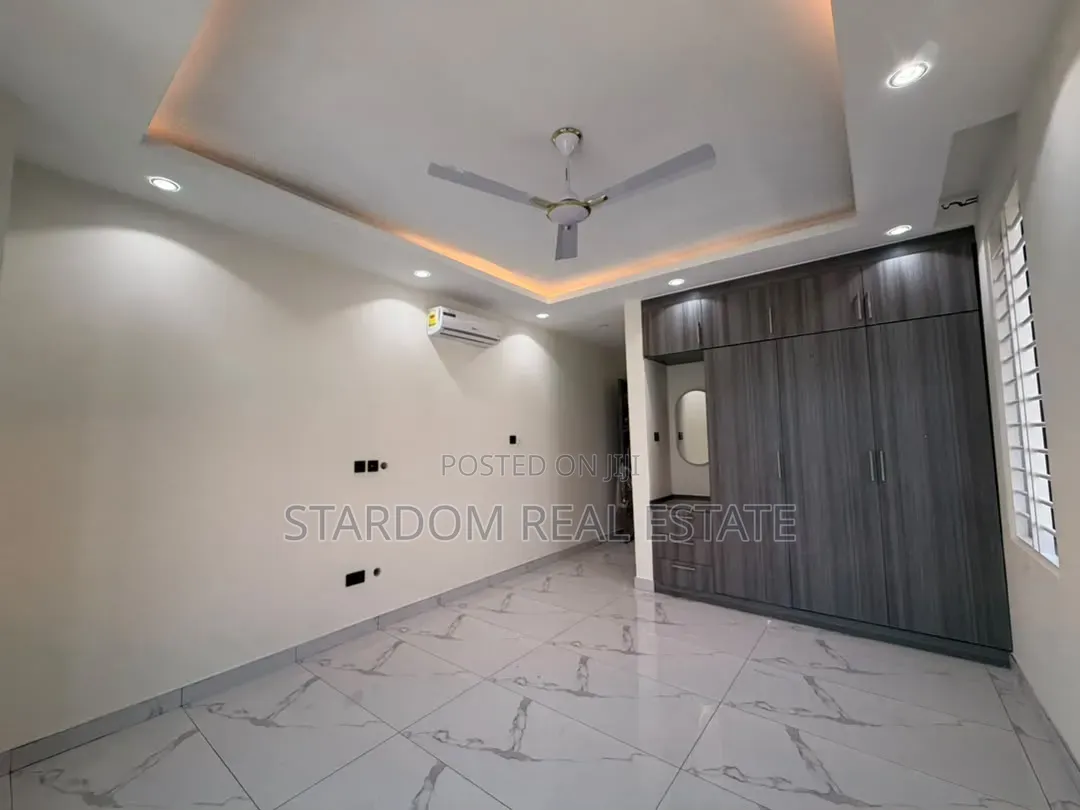 2bdrm Apartment in Lakeside for rent