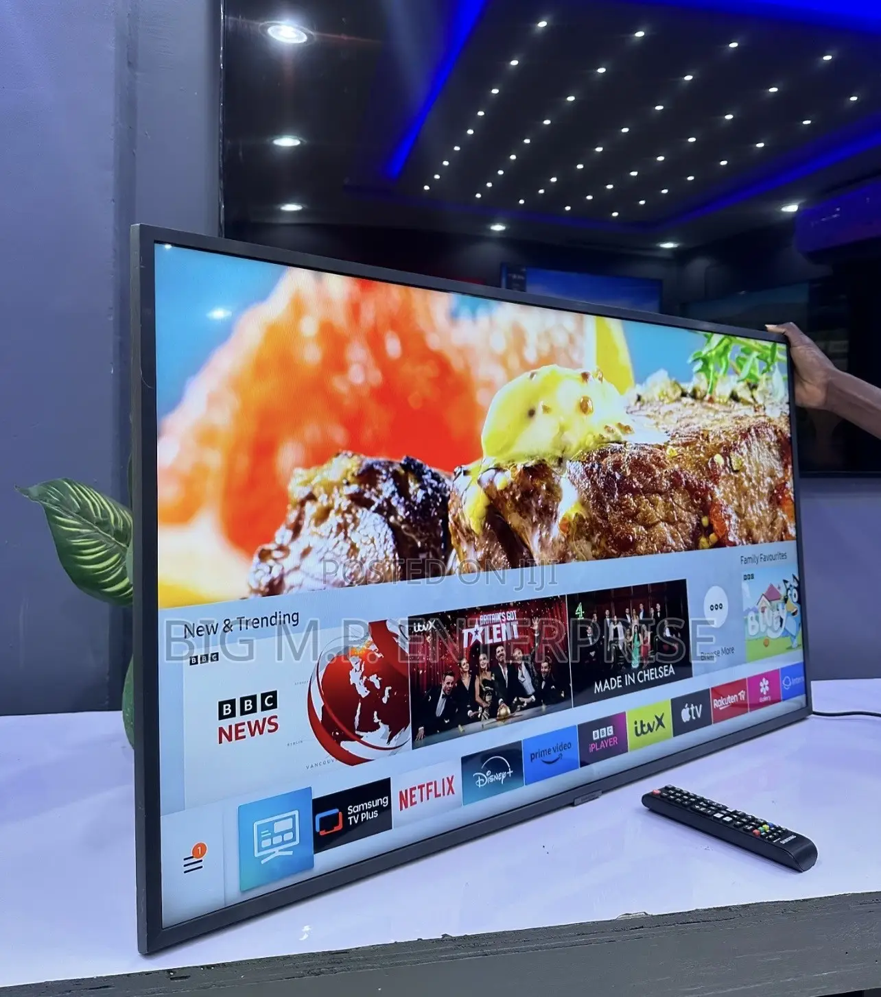 Samsung QLED 43 Inches Smart Digital Satellite. 4K UHD, Bluetooth. Etc